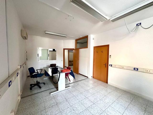 Locale Commerciale in vendita a Quartiere 3, Firenze