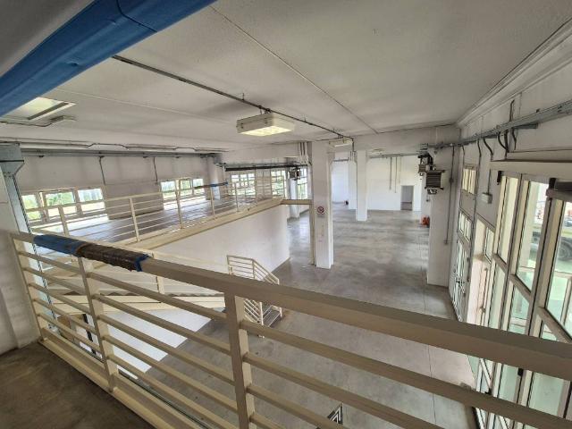 Locale Commerciale in vendita a Mantignano, Firenze