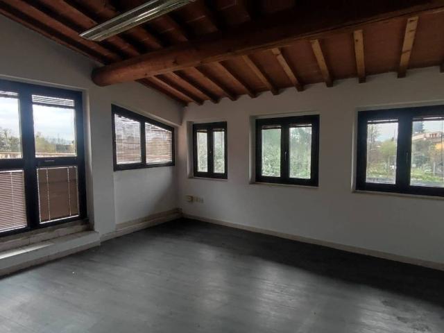 Locale Commerciale in vendita a Ponte a Greve, Firenze