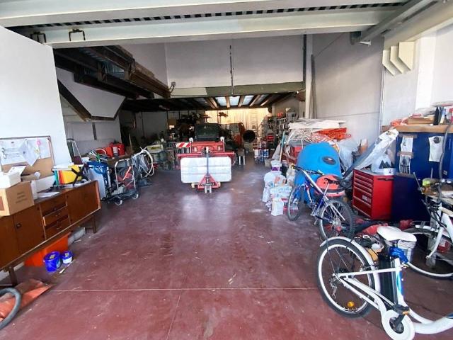 Locale Commerciale in vendita a Ponte a Greve, Firenze