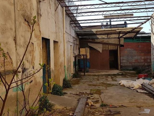 Locale Commerciale in vendita a Peretola, Firenze