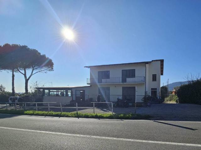 Locale Commerciale in vendita a La Lastra, Firenze