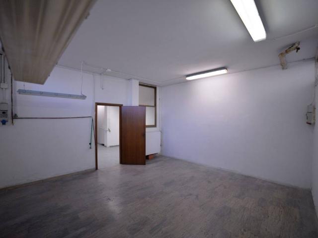 Locale Commerciale in vendita a Isolotto, Firenze