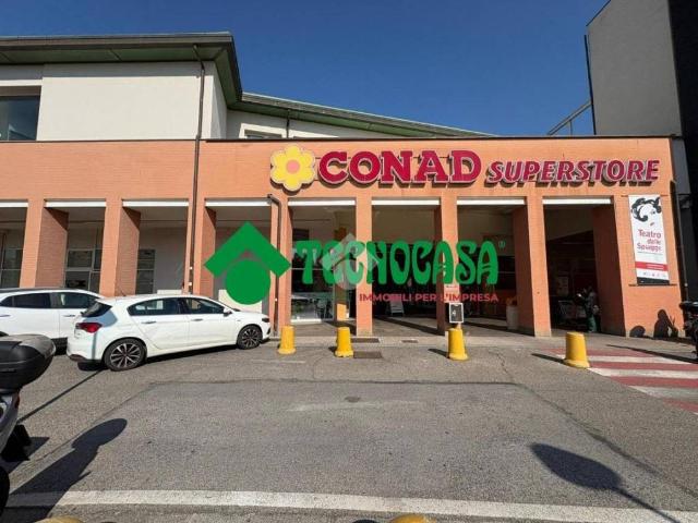 Locale Commerciale in vendita a Mantignano, Firenze