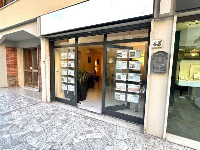 Locale Commerciale in vendita a Quartiere 1, Firenze