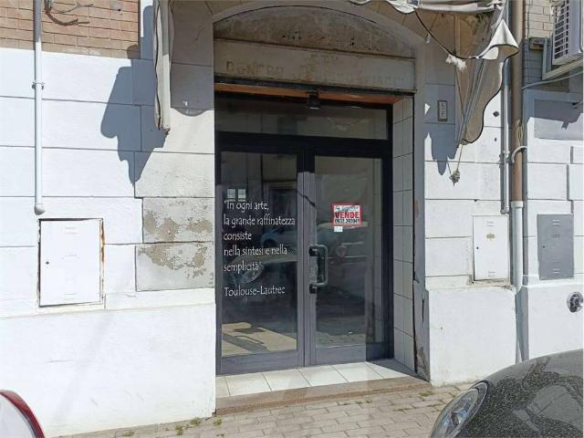 Locale Commerciale in vendita a Unione Delta del Po, Migliarino