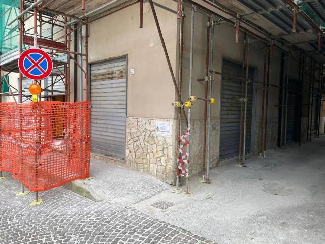 Locale Commerciale in vendita a Fisciano, Campania