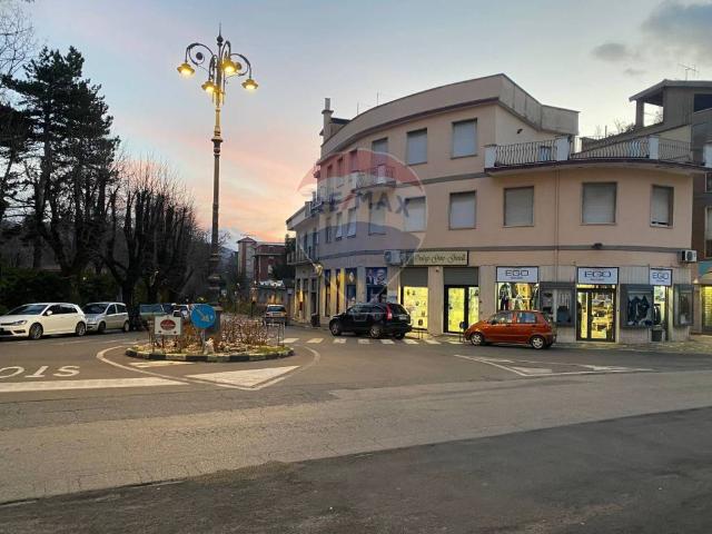 Locale Commerciale in vendita a Fiuggi, Lazio