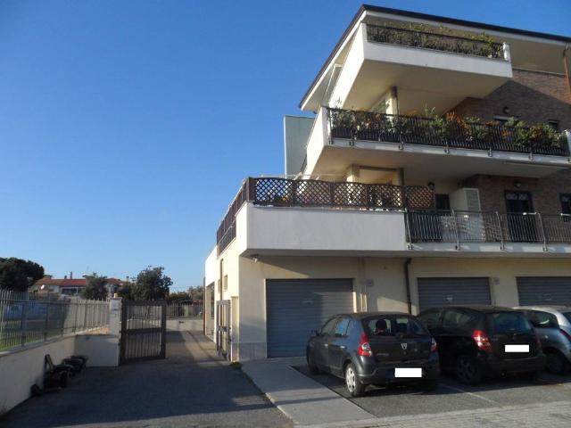 Locale Commerciale in vendita a Isola Sacra, Fiumicino