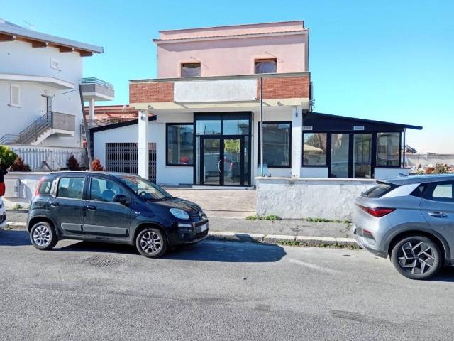 Locale Commerciale in vendita a Roma Capitale, Lazio