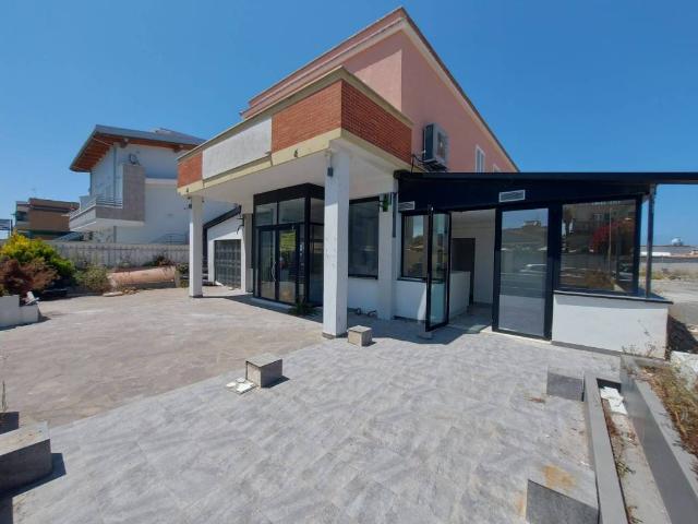 Locale Commerciale in vendita a Roma Capitale, Lazio