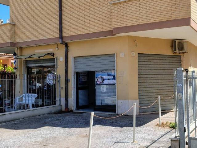 Locale Commerciale in vendita a Roma Capitale, Lazio