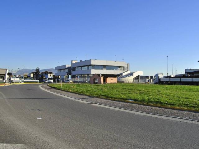 Locale Commerciale in vendita a Flero, Lombardia