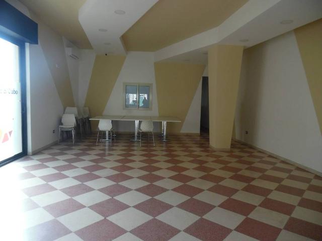 Locale Commerciale in vendita a Floridia, Sicilia