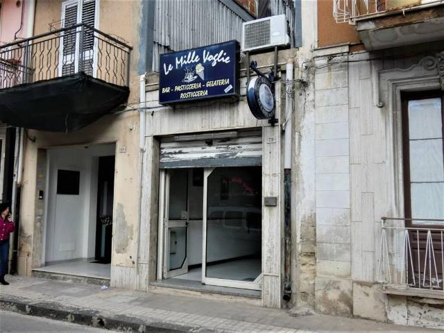 Locale Commerciale in vendita a Floridia, Sicilia
