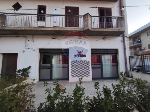 Locale Commerciale in vendita a Floridia, Sicilia