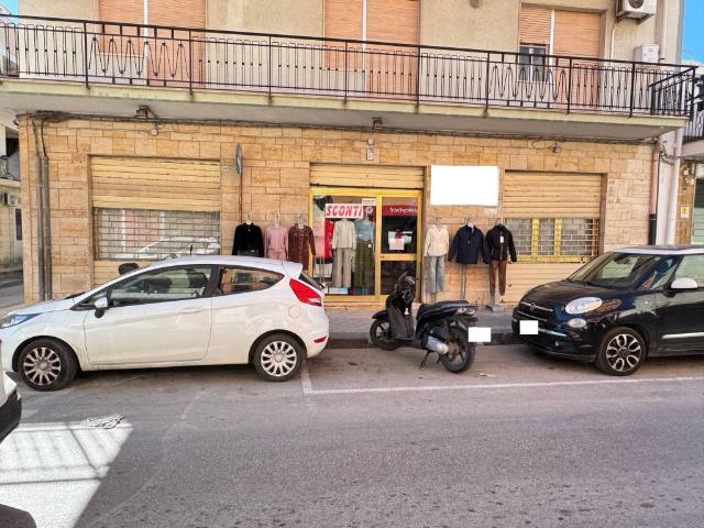 Locale Commerciale in vendita a Floridia, Sicilia