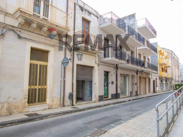 Locale Commerciale in vendita a Floridia, Sicilia