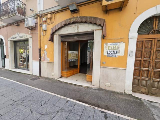 Locale Commerciale in vendita a Puglia, Foggia