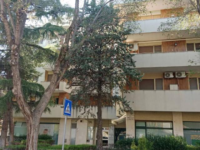 Locale Commerciale in vendita a Foggia