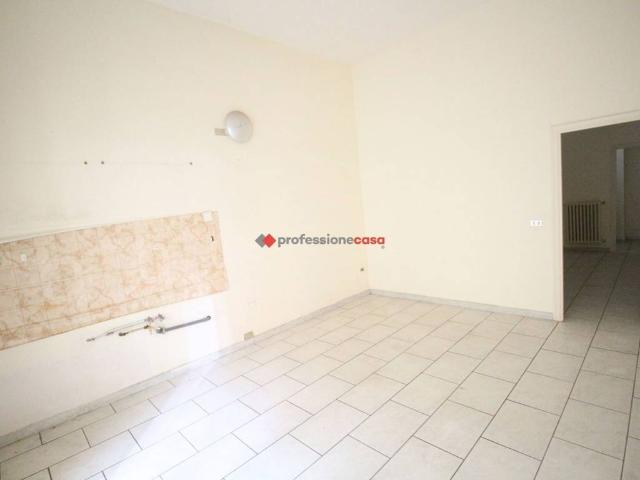 Locale Commerciale in vendita a Rione San Ciro, Puglia