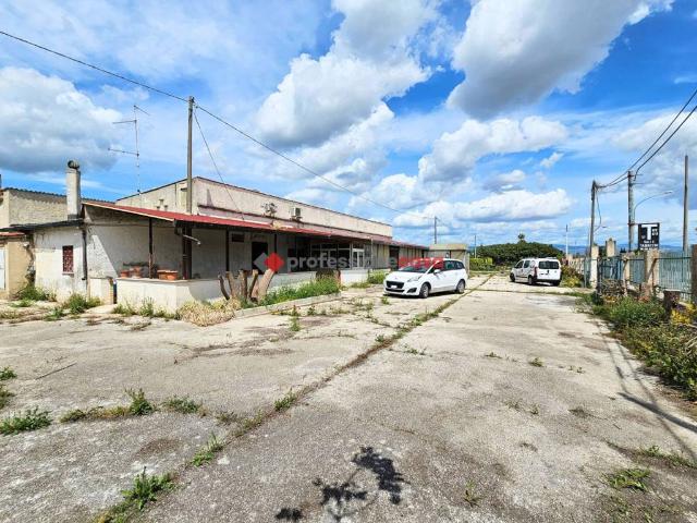 Locale Commerciale in vendita a Puglia, Foggia