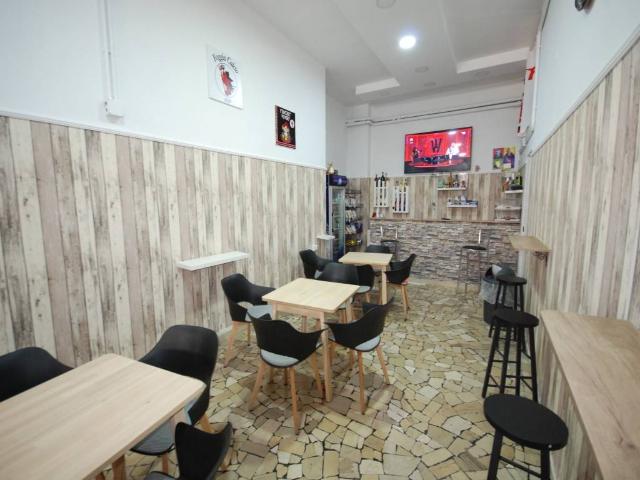Locale Commerciale in vendita a Rione San Ciro, Puglia