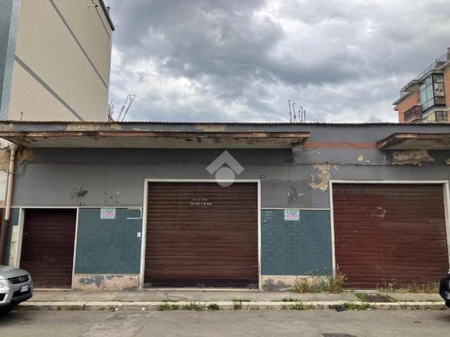Locale Commerciale in vendita a Rione Candelaro, Puglia