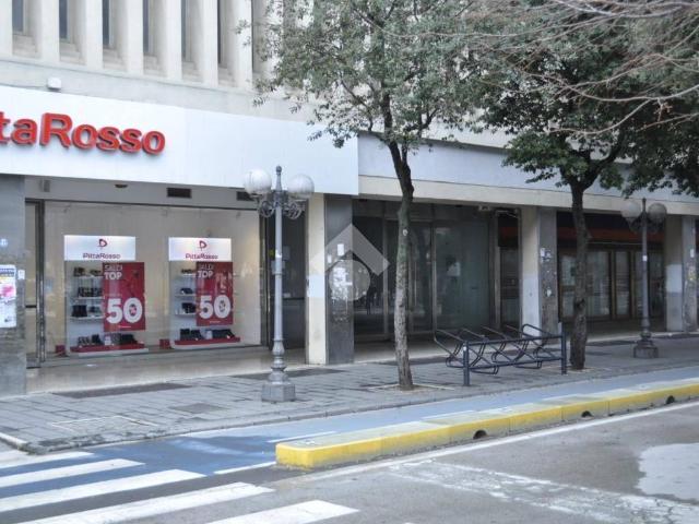 Locale Commerciale in vendita a Puglia, Foggia