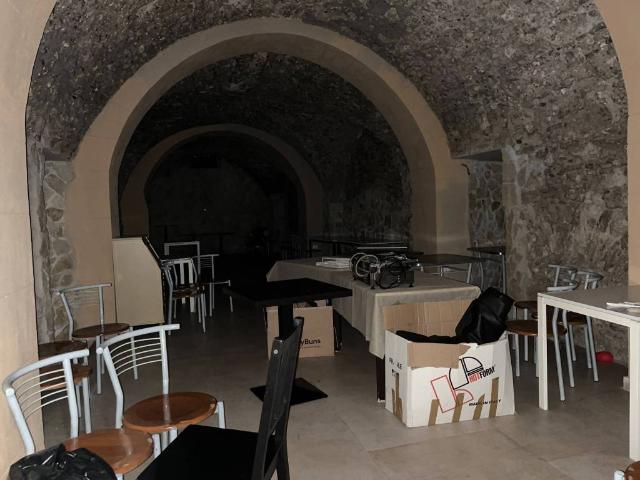 Locale Commerciale in vendita a Puglia, Foggia