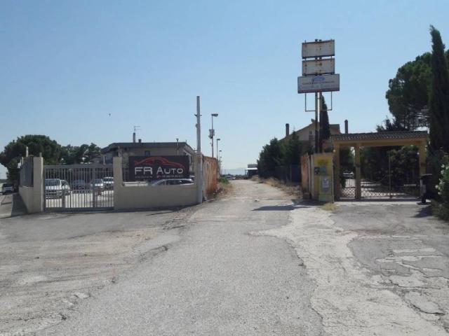 Locale Commerciale in vendita a Foggia