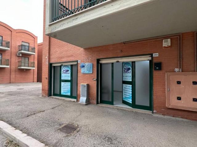 Locale Commerciale in vendita a C.E.P., Foggia