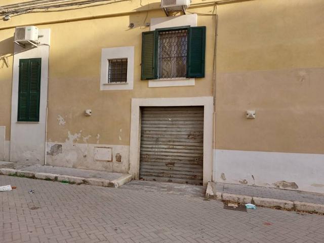 Locale Commerciale in vendita a Puglia, Foggia