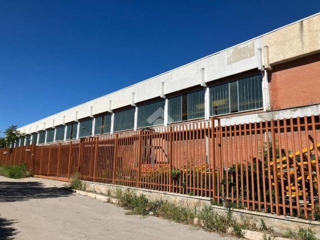 Locale Commerciale in vendita a Puglia, Foggia