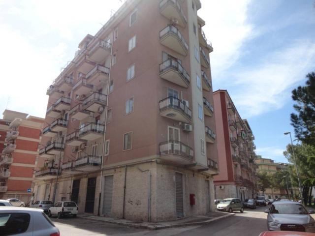 Locale Commerciale in vendita a Foggia