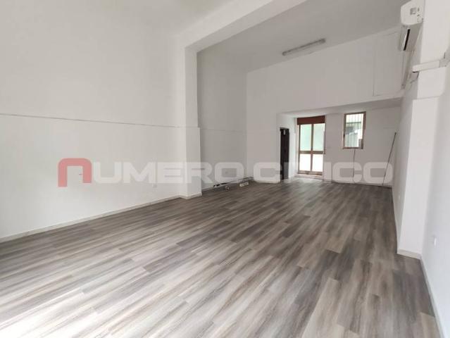 Locale Commerciale in vendita a Puglia, Foggia