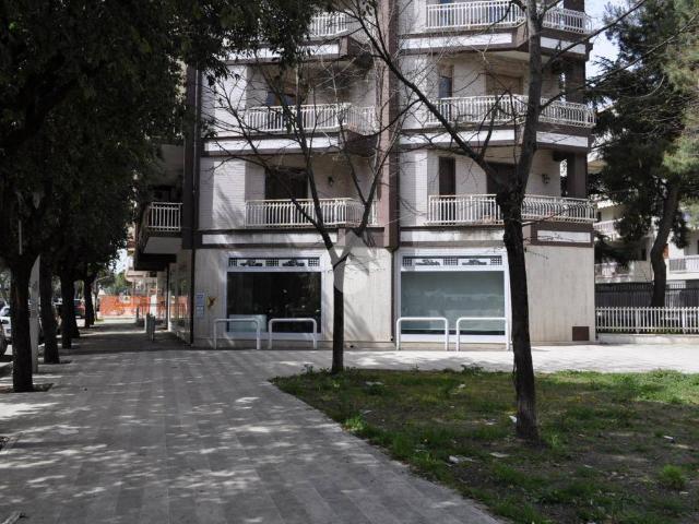 Locale Commerciale in vendita a Puglia, Foggia