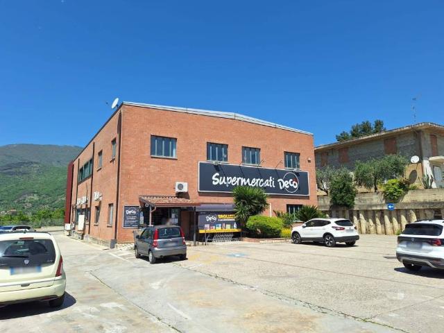Locale Commerciale in vendita a Foglianise, Campania