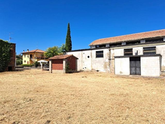Locale Commerciale in vendita a Foiano Della Chiana, Toscana