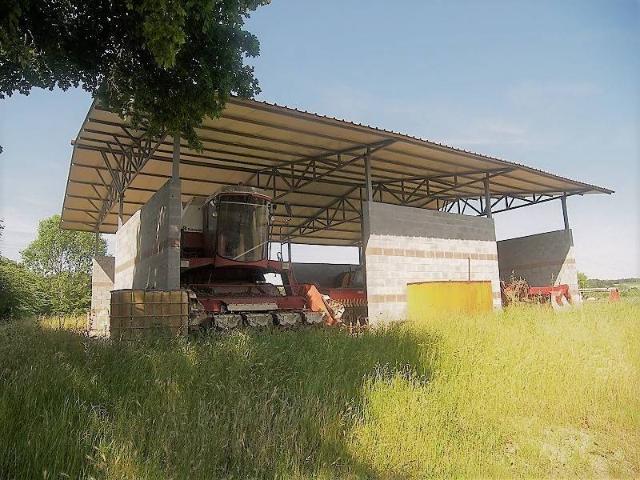 Locale Commerciale in vendita a Foiano Della Chiana, Toscana