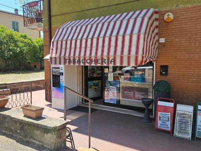 Locale Commerciale in vendita a Foligno, Umbria
