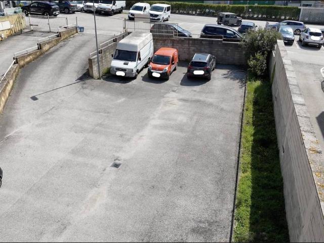 Locale Commerciale in vendita a Foligno, Umbria