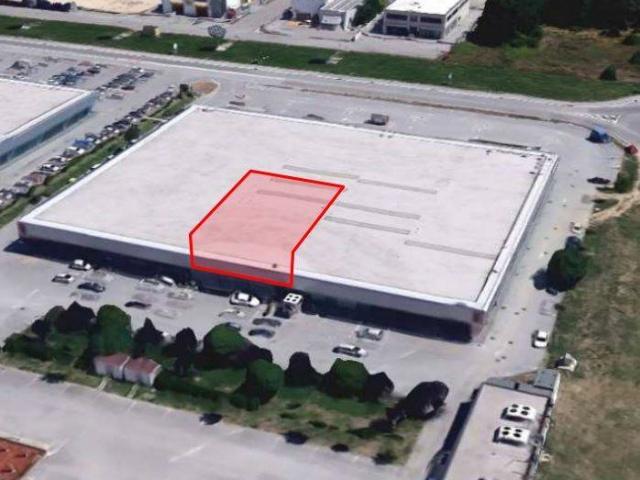 Locale Commerciale in vendita a Foligno, Umbria