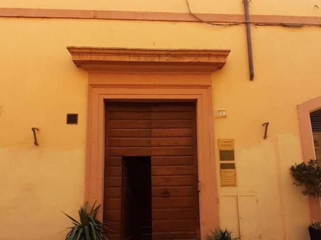 Locale Commerciale in vendita a Foligno, Umbria