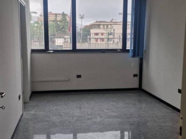 Locale Commerciale in vendita a Borroni, Foligno