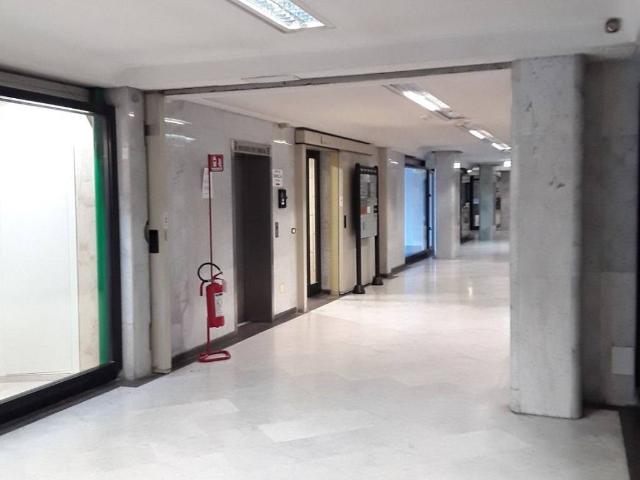 Locale Commerciale in vendita a Borroni, Foligno