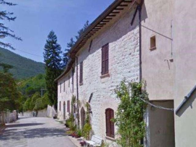 Locale Commerciale in vendita a Foligno, Umbria