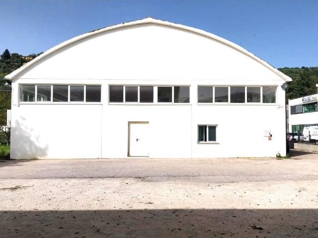Locale Commerciale in vendita a San Sebastiano, Foligno