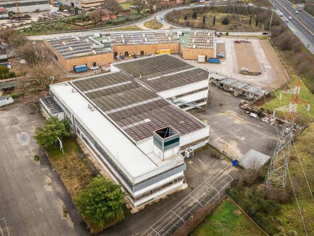 Locale Commerciale in vendita a Foligno, Umbria