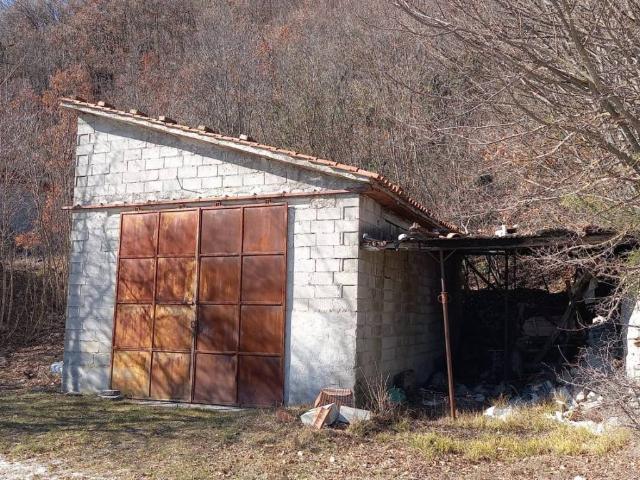 Locale Commerciale in vendita a Foligno, Umbria